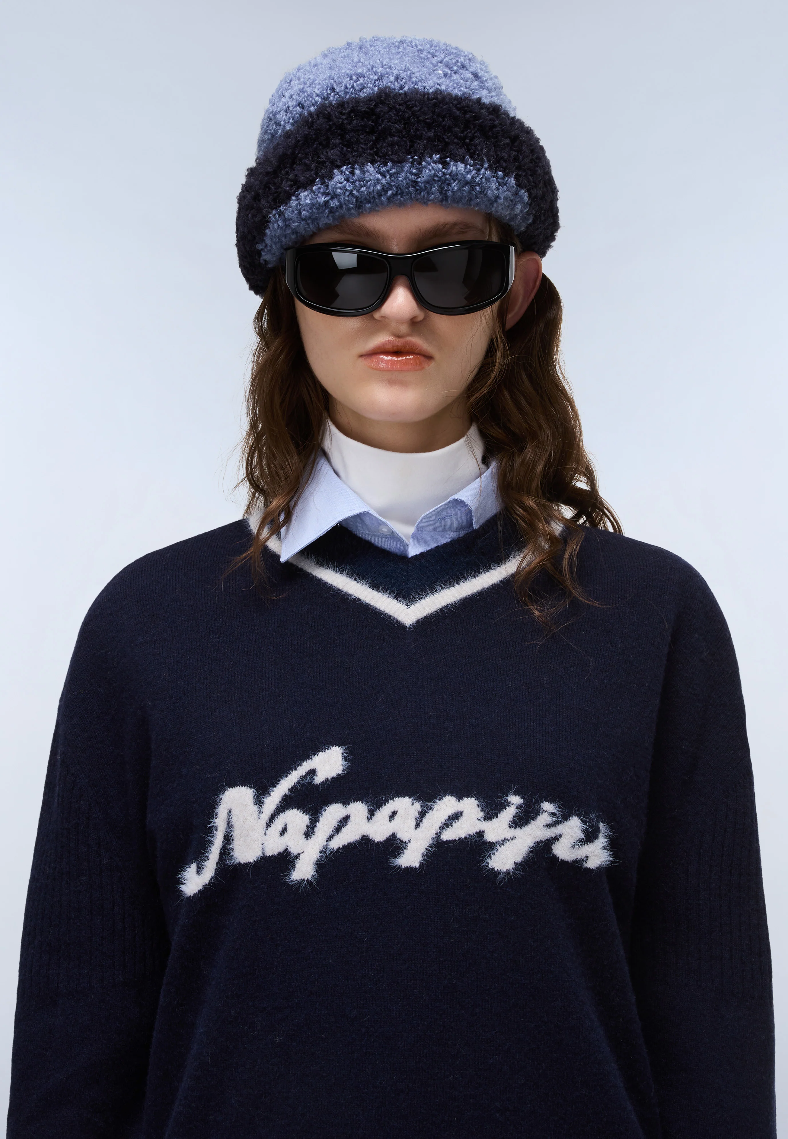 Männer-V-Ausschnitt-Pullover